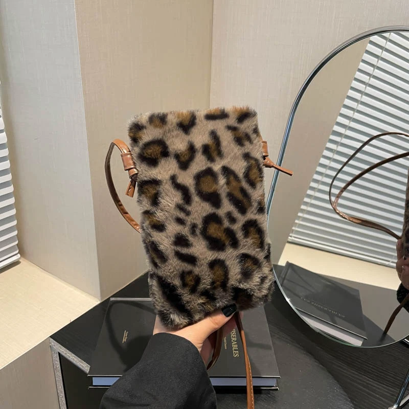 Fashion New Solid Color Shoulder Underarm Bag Women Plush Soft Autumn Winter Fashion Fluffy Totes Handbag Lady Travel Purse