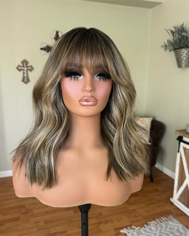 Honey Dark Blonde Balayage Wig with Bangs Natural Wavy Wigs for Women Dirty Blonde Wig Synthetic Fibre Heat Resistant Party Wigs