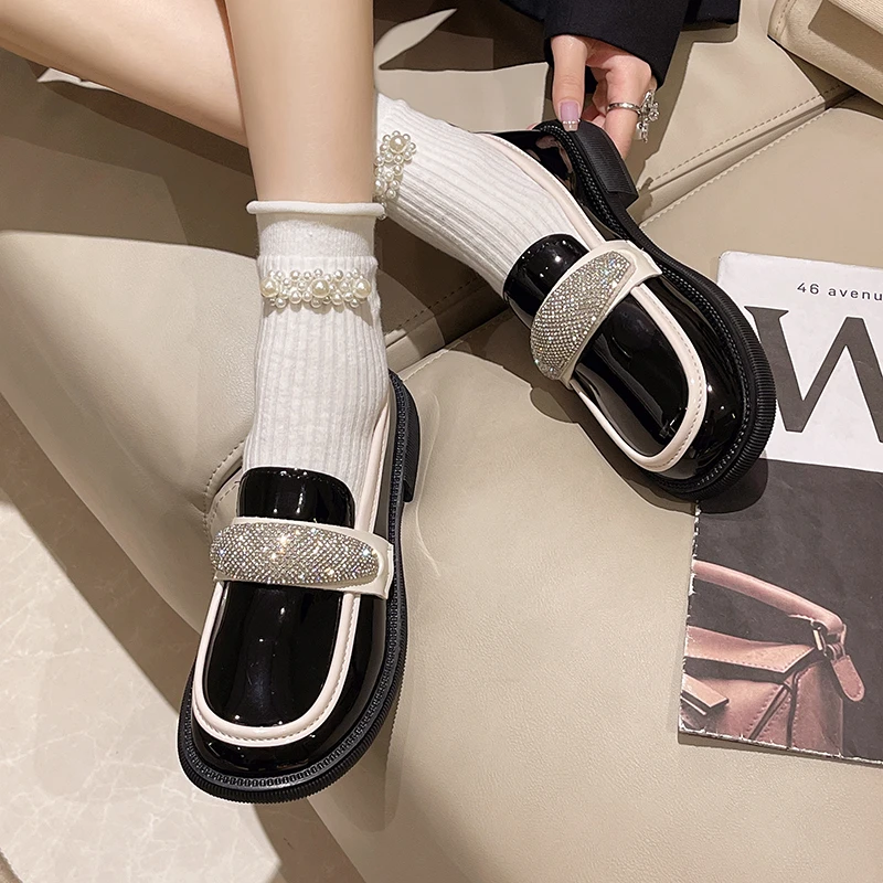 

Женские повседневные туфли на платформе, лоферы, обувь в британском стиле, блестящие кожаные туфли-оксфорды без застежки с кристаллами, женская обувь