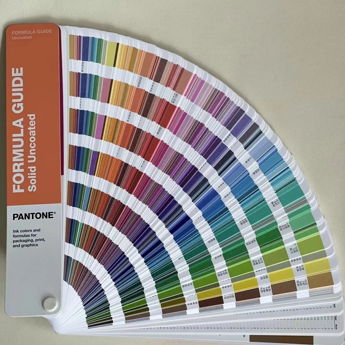 Pantone Pms Pantone International Standard Color Card Printing Gp1601B Paint Paint Color Chip Di 2390 Colori