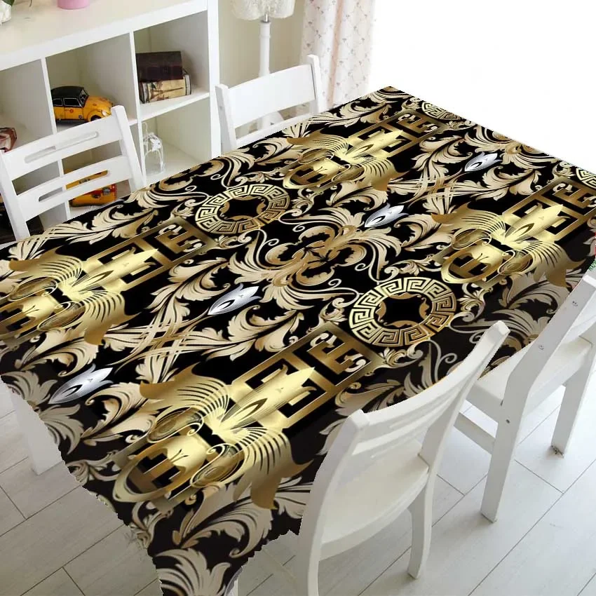 Nappe grecque noire et dorée à médaillons