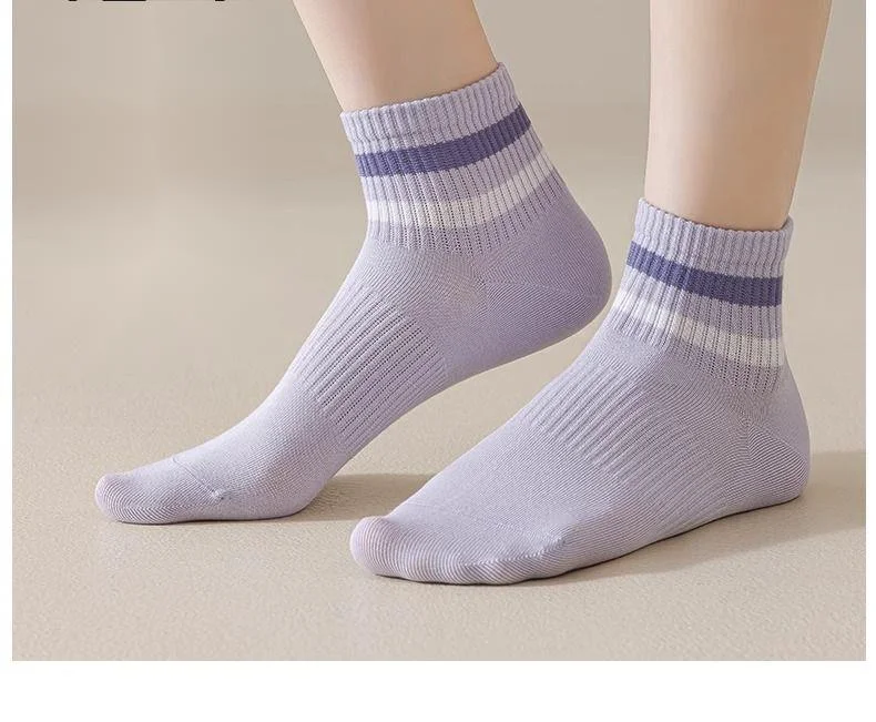 Șosetele, frumoase, la modă, confortabile, te fac un trend_voghion.com