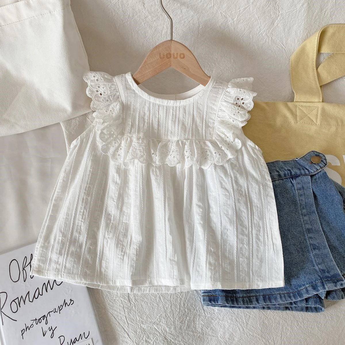 

Cute Girl's Summer Sleeveless Lace Shirt Round Neck Ruffles Cotton Vest Sweet Kids Girl White Casual Tops 1-6Years Old