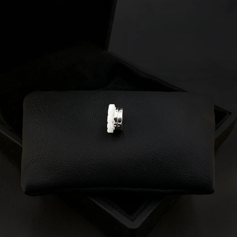 Natural Shell Scallop Magnetic Brooch Women's Suit Punch-Free Non-Hurt Silk Clothes Strong Magnet Corsage Ornament Jewelry 3858