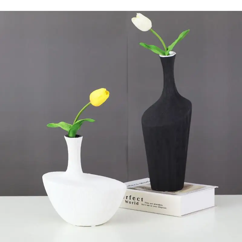 

Black and White Brushed Ceramics Vase Flower Arrangement Decorative Floral Vases Desk Decoration Abstract Porcelain Flower Pots