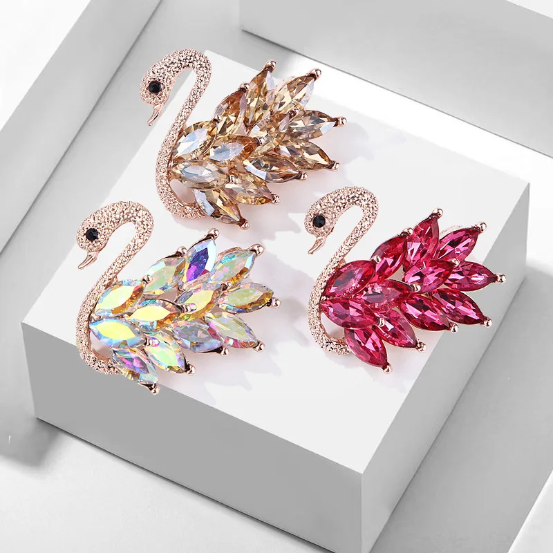 Elegant Cute Alloy Crystal Swan Brooches For Women Charming Beautiful Bird Animal Brooch Clothing Backpack Pins Jewelry Gifts