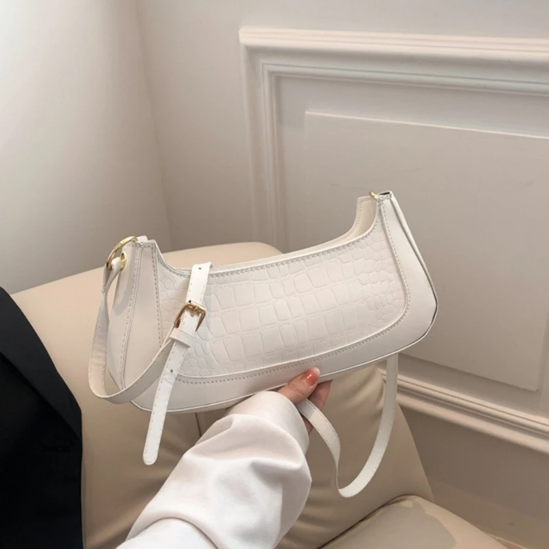 Рисунок 6 - Модная сумка на ремне из искусственной кожи