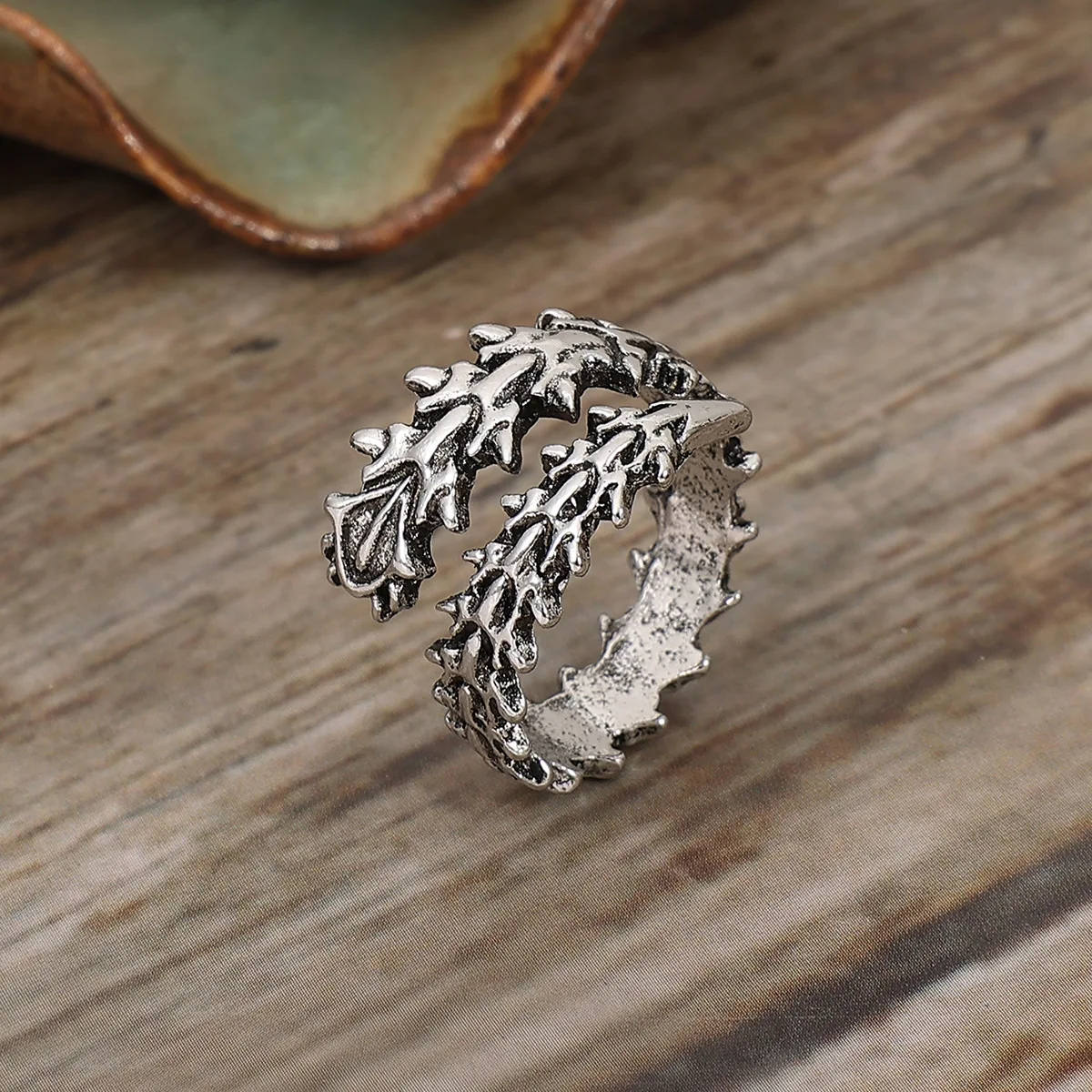 Anime Punk Centipede Ring For Teen Metal Gothic Vintage Winding Couple Opening Ring For Man Party Gift Tokyo Ghoul anime ring