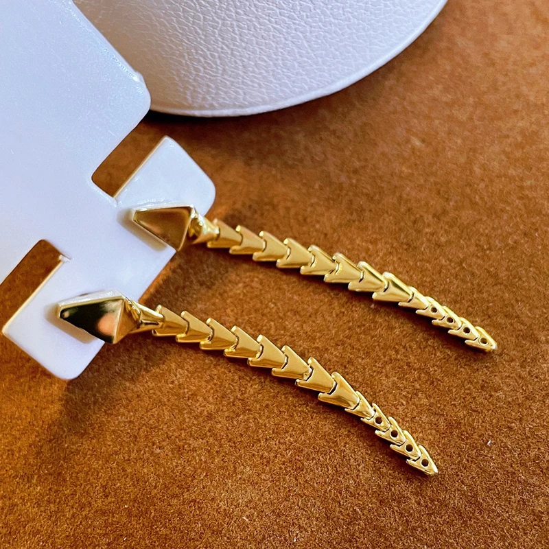 Aazuo 18K Pure Yellow Gold None Stones Fashion Animal Snake Stud Earring Gifted For Girl Birthday Party Fine Jewelry