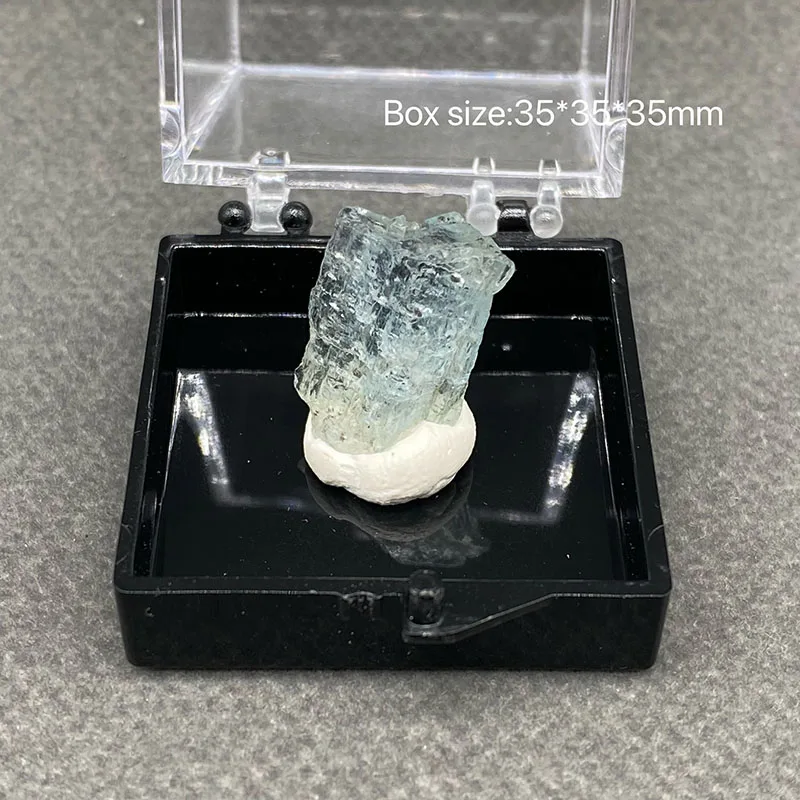 100% Rare Natural Pakistan Aquamarine Mineral Specimens Stones and Crystals Healing Crystal  +Box size：35*35*35 mm