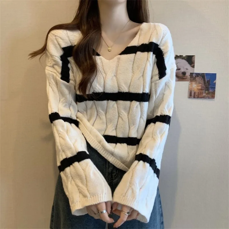 

Retro contrast striped lazy wind sweater women's autumn and winter 2023 new soft glutinous age-reducing twist top