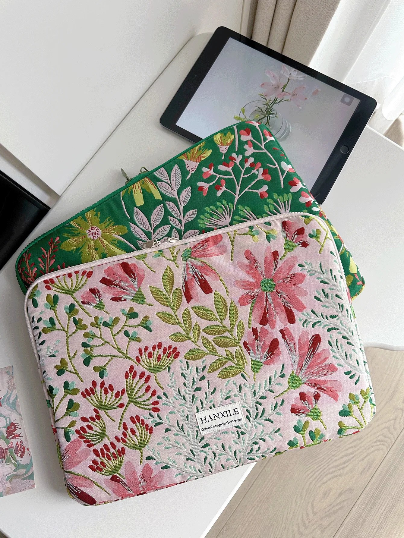 Style frais et simple avec motif de fleurs de Gesang en relief, housse pour ordinateur portable, tailles 11/13/15 pouces, excellent article pour la rentrée scolaire, adapté au campus et aux bureaux, style féminin 1 Style frais et simple avec motif de fleurs de Gesang en relief, housse pour ordinateur portable, tailles 11/13/15 pouces, excellent article pour la rentrée scolaire, adapté au campus et aux bureaux, style féminin 1