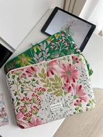 Style frais et simple avec motif de fleurs de Gesang en relief, housse pour ordinateur portable, tailles 11/13/15 pouces, excellent article pour la rentrée scolaire, adapté au campus et aux bureaux, style féminin 1