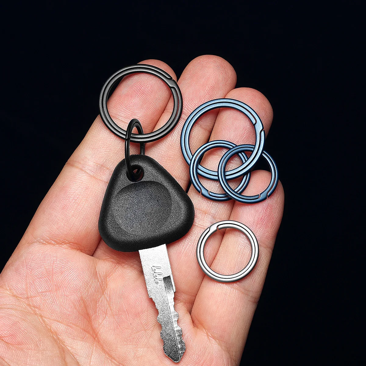 Titanium Super Lightweight Keychain - Sleek and Durable EDC Tool for Car Keys and Accessories
