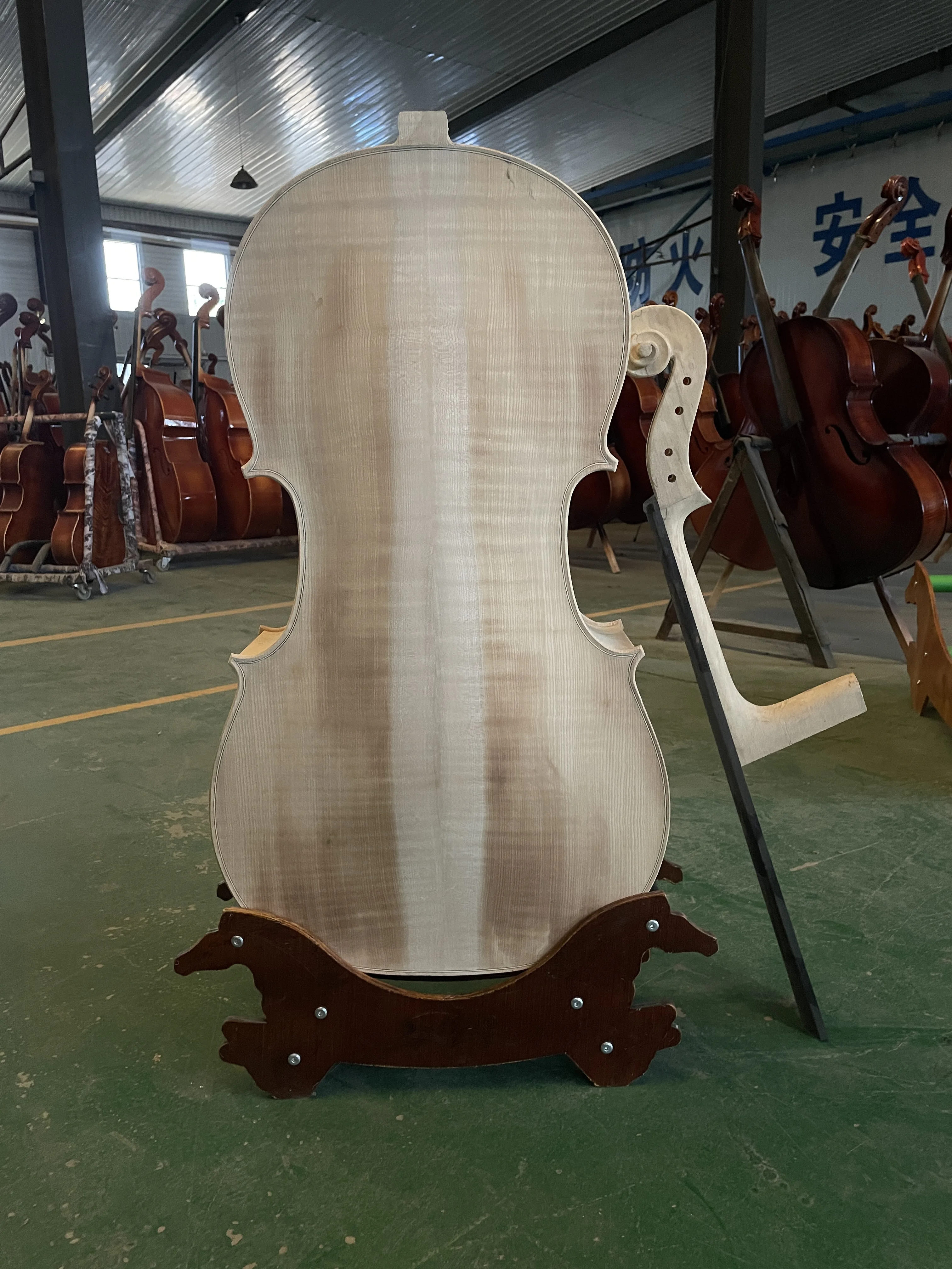 

Набор виолончели из массива древесины белого клена тигра. 4/4 полуготовая Виолончель, черная фингерборд, Кленовая голова. Полностью ручной работы, но не