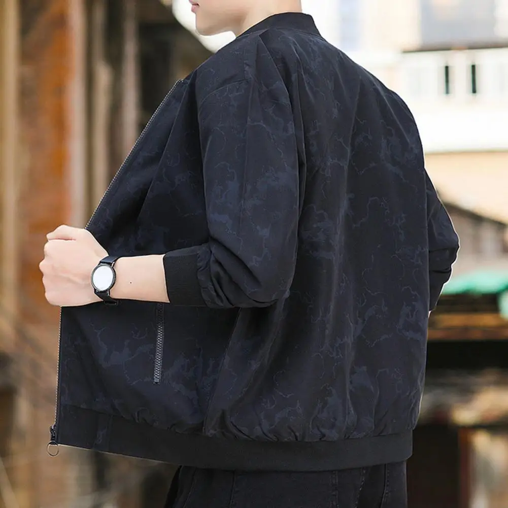 

Material: Made of polyester fiber fabric, comfortable casual jacket, fashionable jacket in autumn and winter.