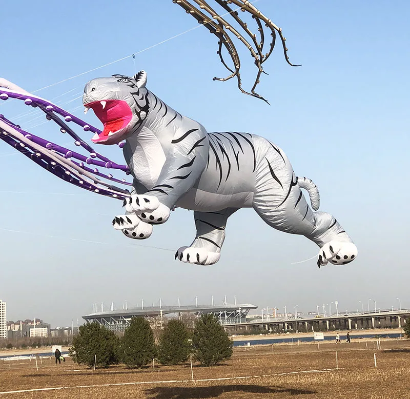 free shipping tiger kite pendant ripstop nylon fabric soft kite for adults kites line streaks giant kites factory paraglider free shipping 7m tiger kite pendant ripstop nylon fabric soft kite for adults kites and streaks trilobites kite wind sock barril