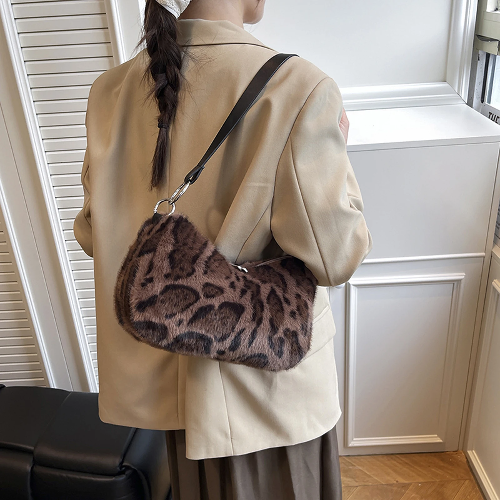 Plush Leopard Shoulder Bag Large Crossbody Bag with Chain Handbag for Women Work Shopping Travel Daily