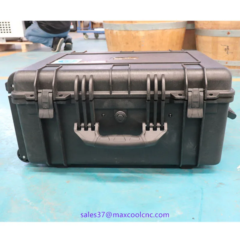 New Technology Handheld Suitcase Laser Cleaner Portable Precision for Rust Removal / Laser Clean Wood Surface 2