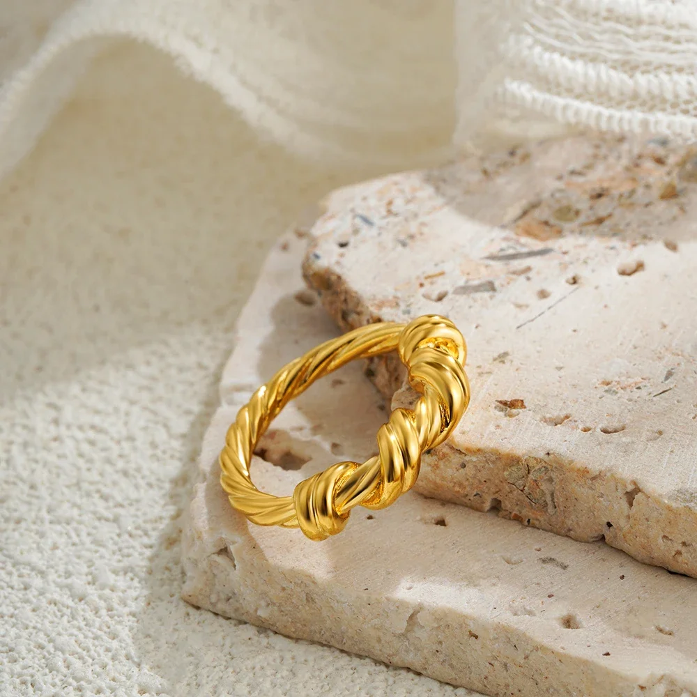 New Retro Twisted Spiral Metal Circle Round 18K Gold Plated Rings for Women Designer Style  Stainless Steel Classics Wed Ring