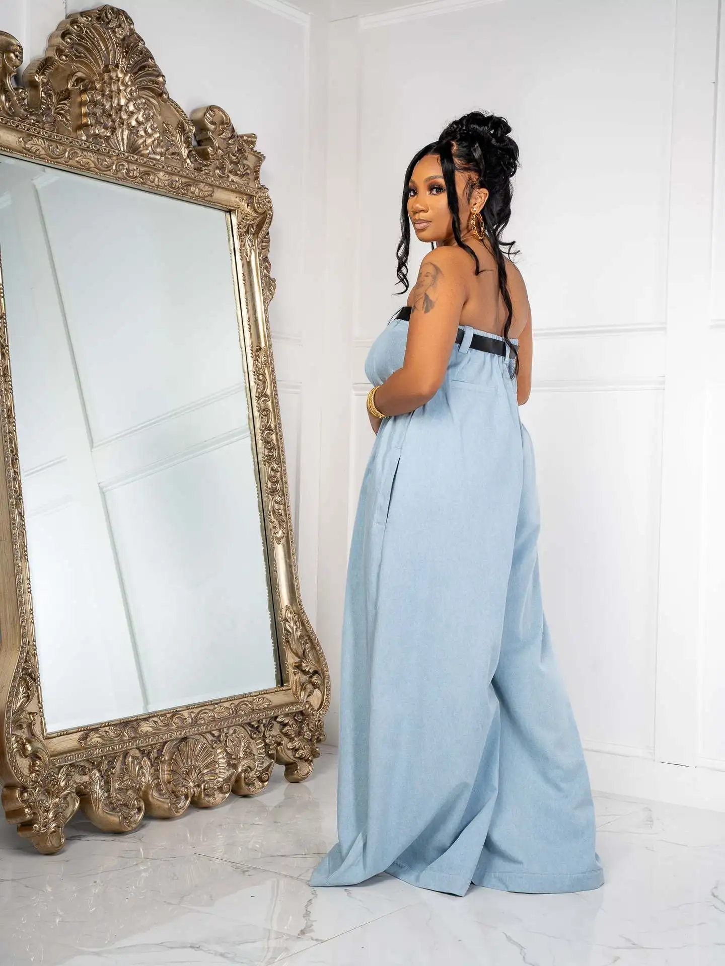 Рисунок 2 - Комбинезон женский с открытыми плечами