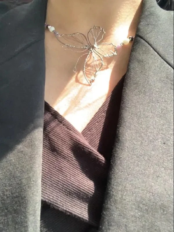 

Уникальный дизайн, сплошной цвет, Имитация Аметиста, бисер, модные ювелирные изделия, модное металлическое ожерелье с бабочкой