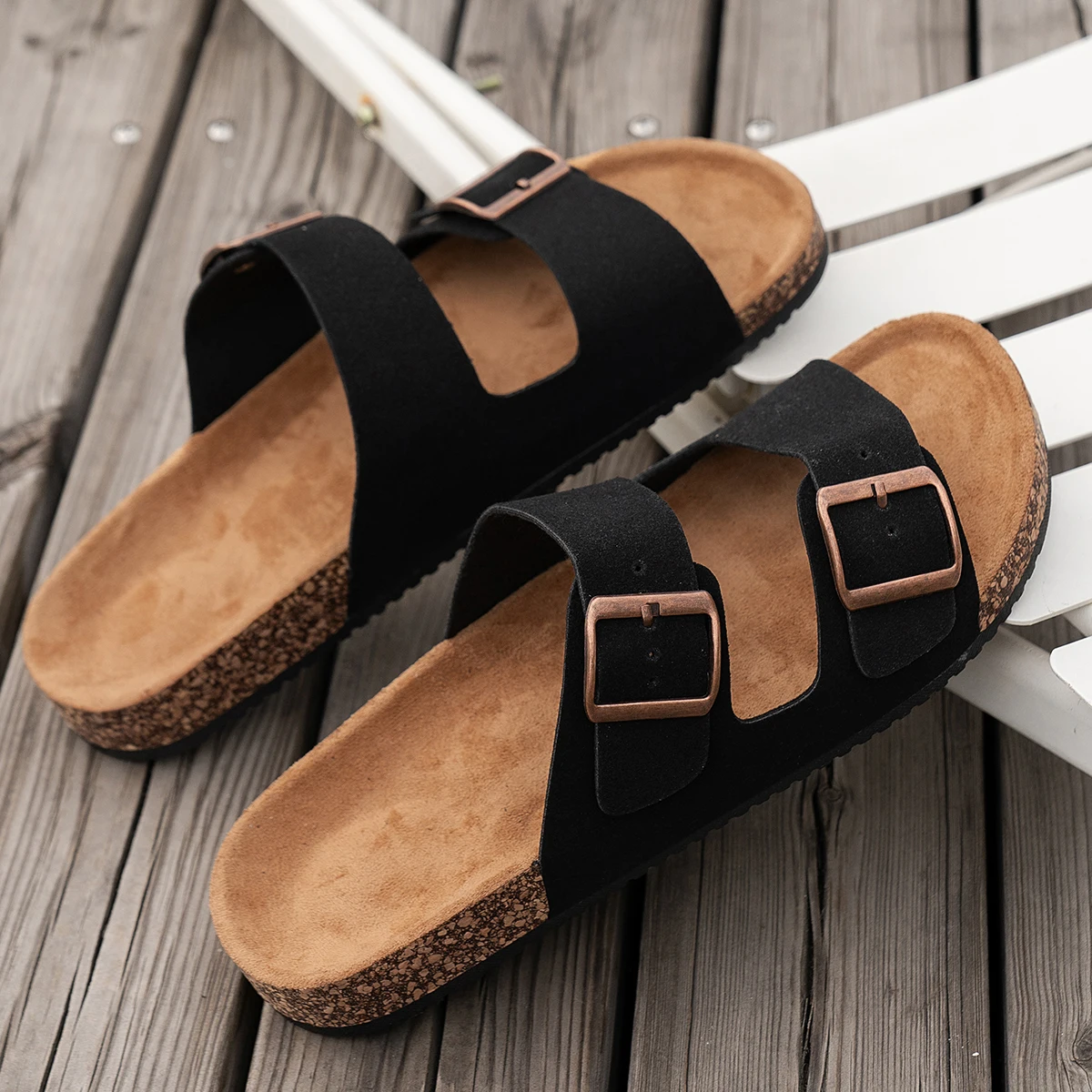 Nuevas sandalias planas negras estilo Birkenstock cómodas sin espalda simples para parejas de verano, zapatillas planas de corcho con hebilla versátil de moda y moda, sandalias deslizantes de playa unisex de verano estilo vacaciones para uso casual en interiores y exteriores