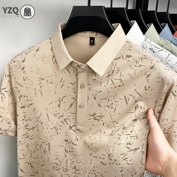 T-shirt polo casual da uomo con stampa astratta, comoda maglietta per viaggi e attività all'aperto.