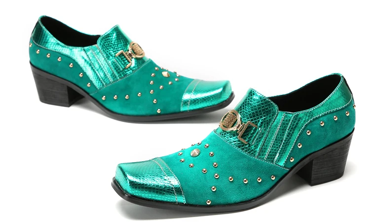 Herrenschuhe aus echtem Rindsleder, quadratische Zehenpartie, dicker Absatz, mit Nieten verziert, individuell gestaltbar, luxuriöses Schuhwerk für festliche Anlässe. – Detail 4