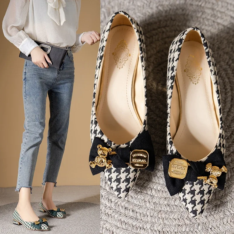 Women Flats Rivet Pointed Toe Shallow Women Shoes Spring/Autumn Loafers PU Leather Slip on Basic Casual
