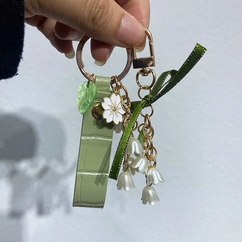 1pc Elegant Lily of The Valley Flower Keychain for Women Fashion Sweet Imitation Pearl Key Chain Car Key Chain Accessories Gift