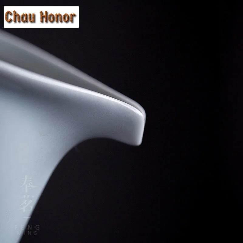 200ml Antique Blue And White Ceramic Tea Pitcher Tea Maker Fair Cup Hand-painted Lotus Cha Hai Kung Fu Tea Ceremony Accessories