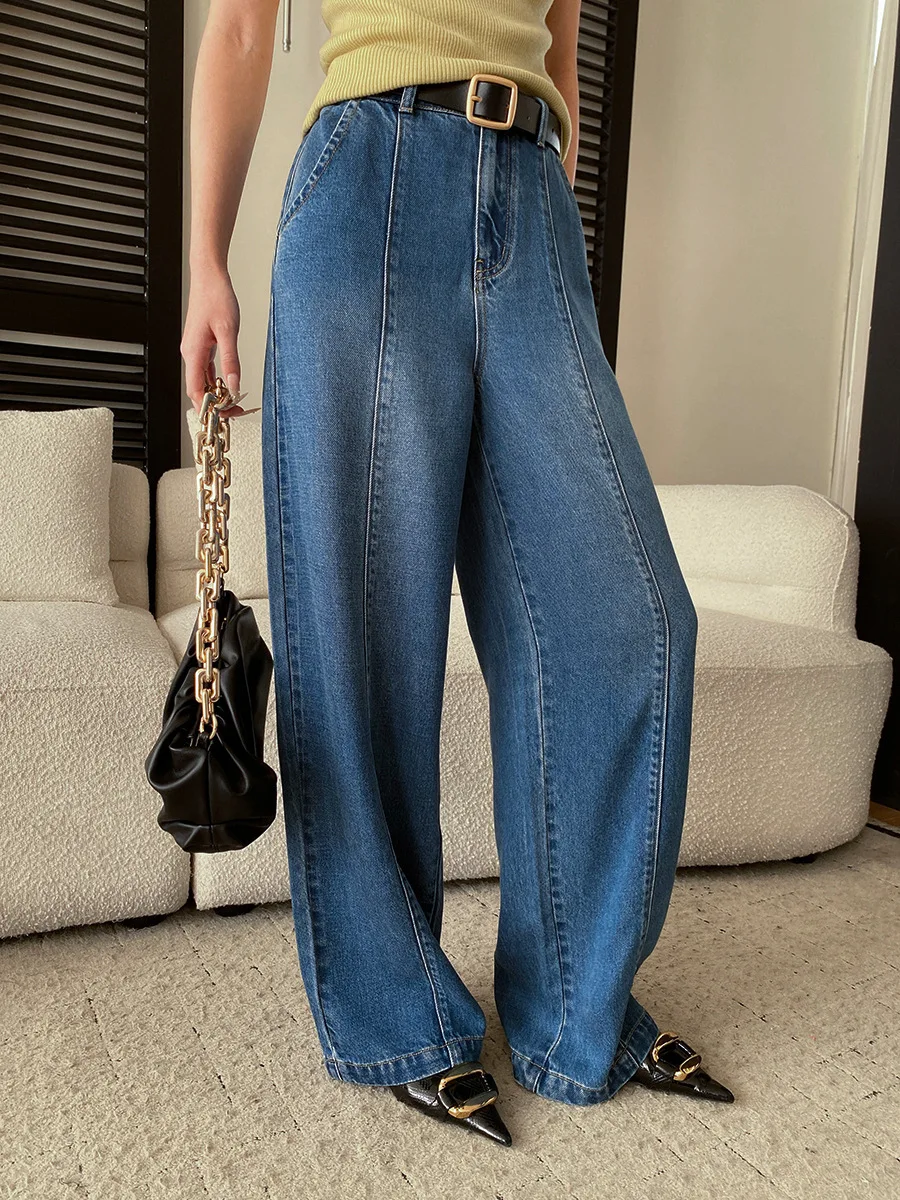 Frühlings-Damenjeans in unifarbenem, dekonstruktivem Design, mit hoher Taille und weitem Bein für eine schlankmachende Optik. – Detail 11
