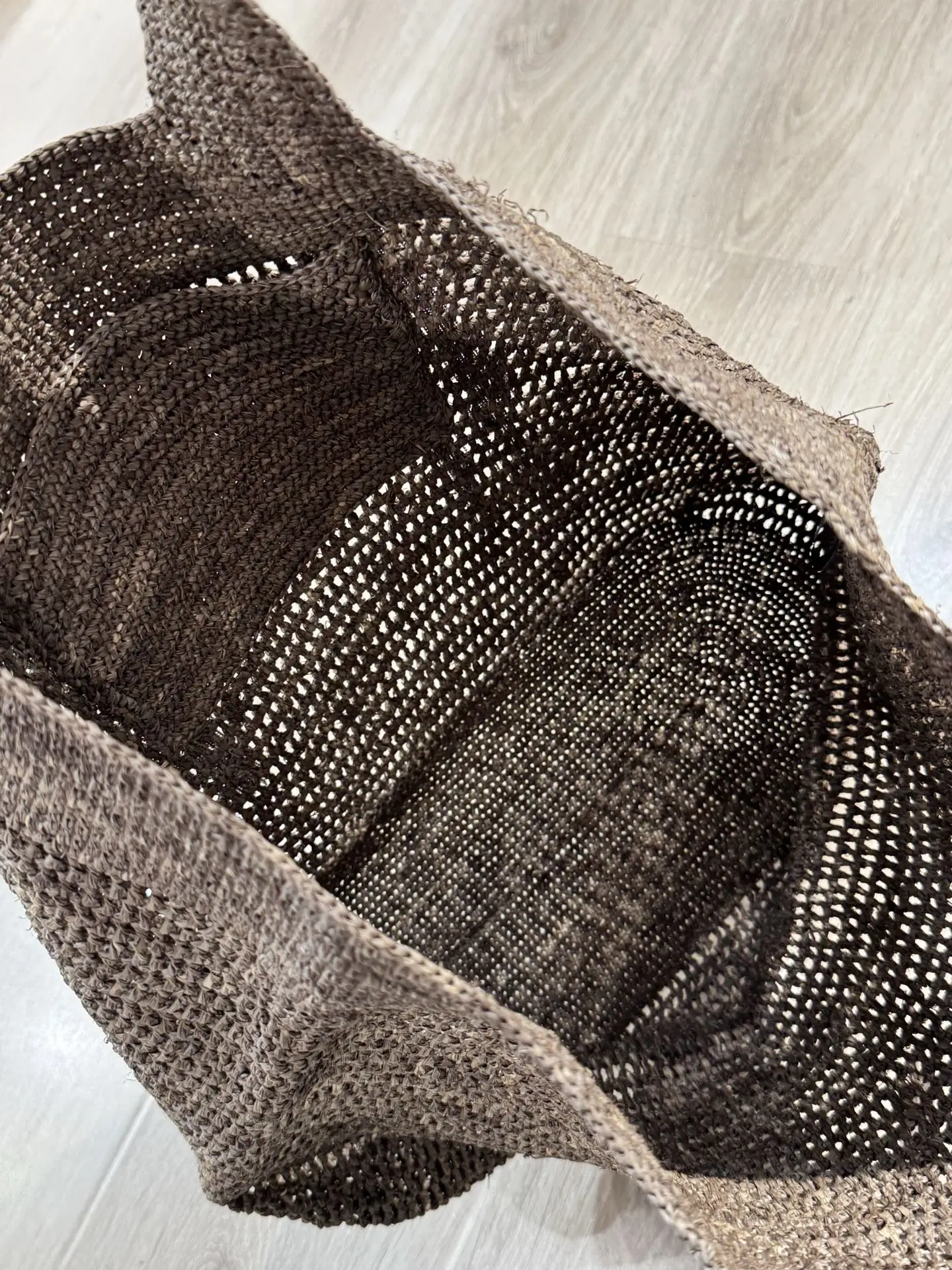 Large Capacity Simple Leisure Vacation Straw Shoulder Bag Raffia Hand-Woven Hollow Net for Storage and Crossbody Use