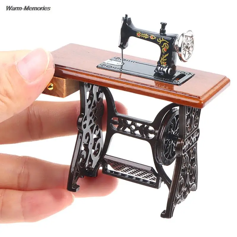 

Dollhouse Decor Miniature Furniture Wooden Sewing Machine Toy with Thread