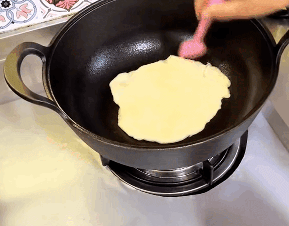 Cast Iron Non-Stick Wok - Uncoated Casserole Skillet Cookware