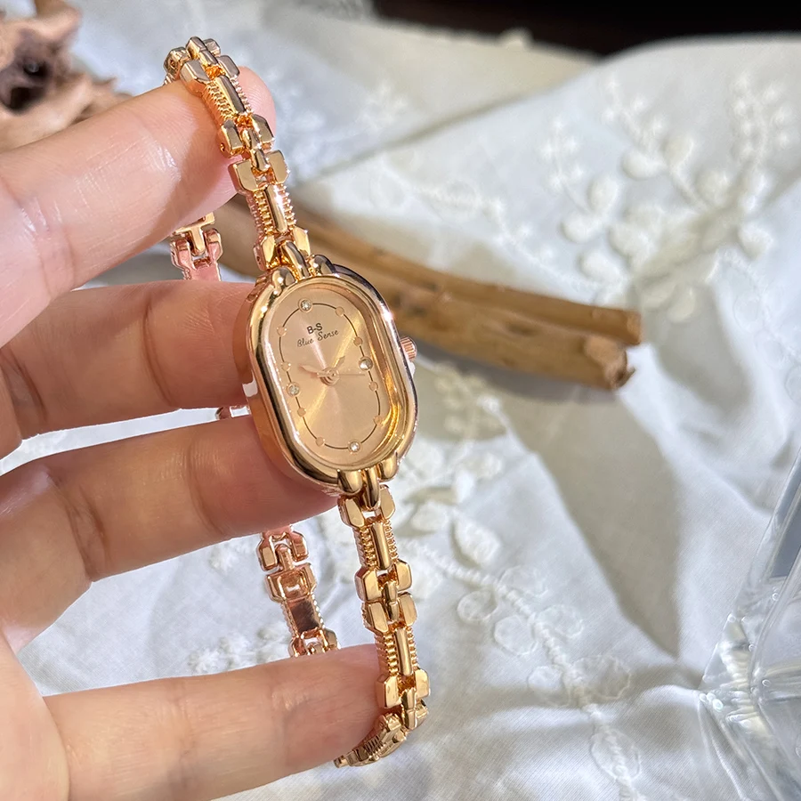 Ladies Vintage Luxury Quartz Watch with Elongated Alloy Bracelet