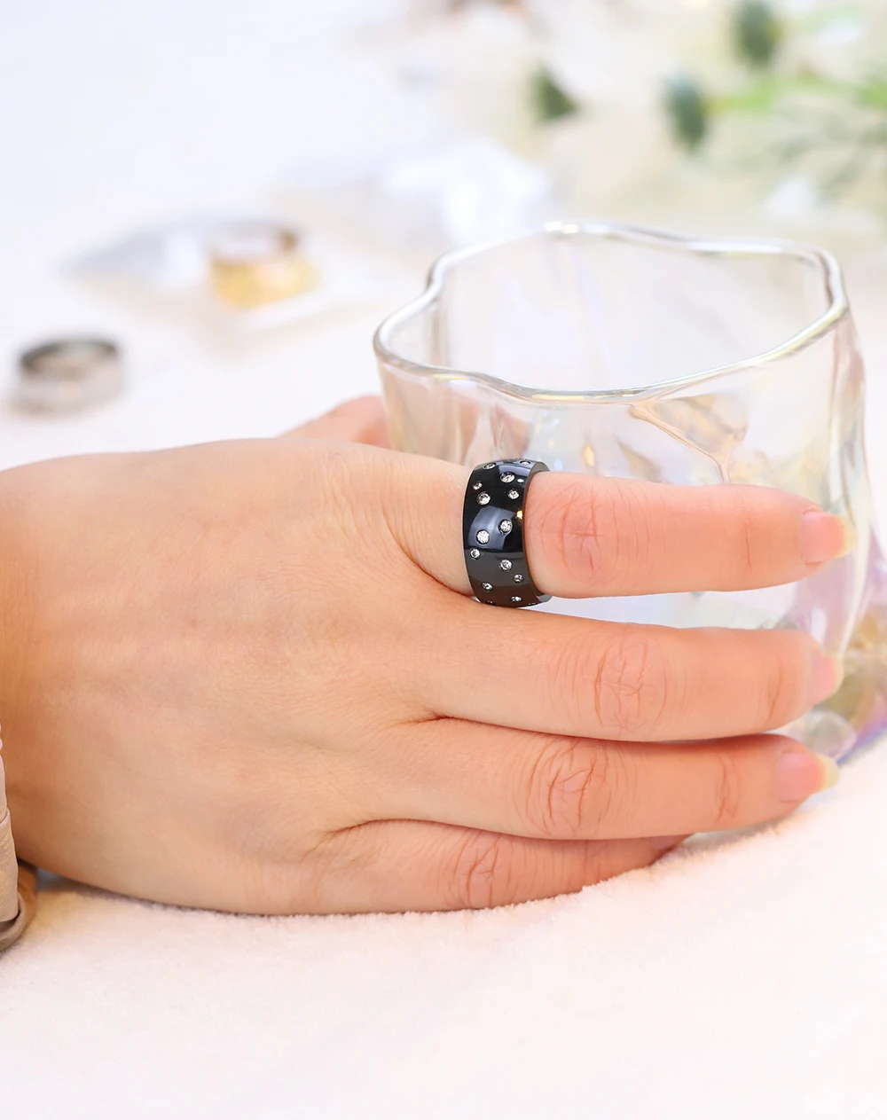 Simple Stainless Steel Women 10mm Ring Shining Crystal Wedding Promise Jewelry Accessories Retail