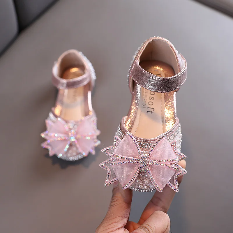

2023 Autumn Children's Sequins Sandals Girls Sweet Bow Rhinestone Princess Shoes Fashion Non-slip Flat Kids Soft Bottom Sandals