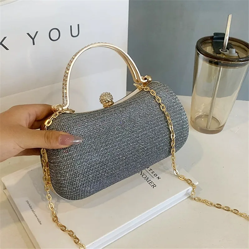 حقيبة سهرة صغيرة لامعة