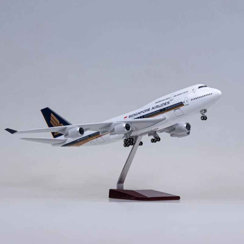 

47cm 1/150 Scale Airplane Model Toys B747 Air Singapore Airways Aircraft With Light Diecast Resin Plane Collection Display Toys