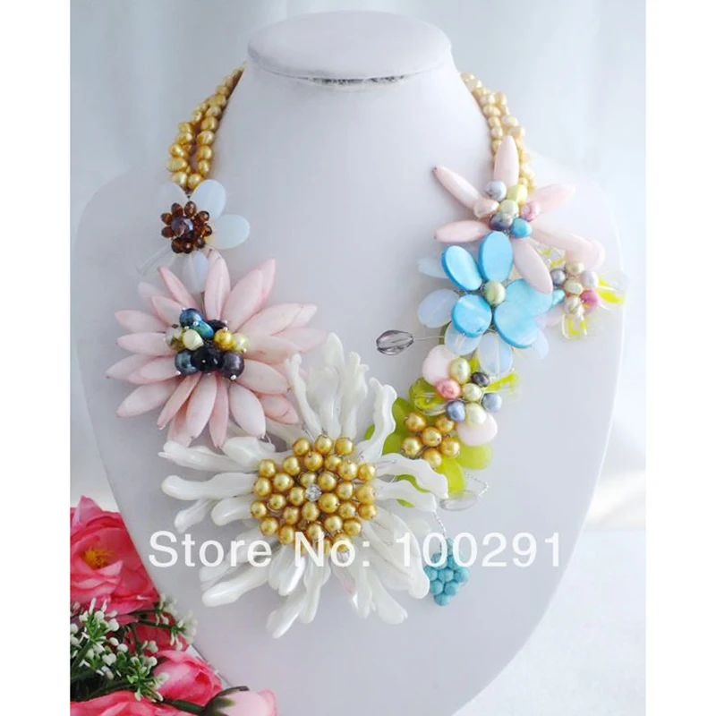 

NEW Beautiful Wrap flower necklace 20"