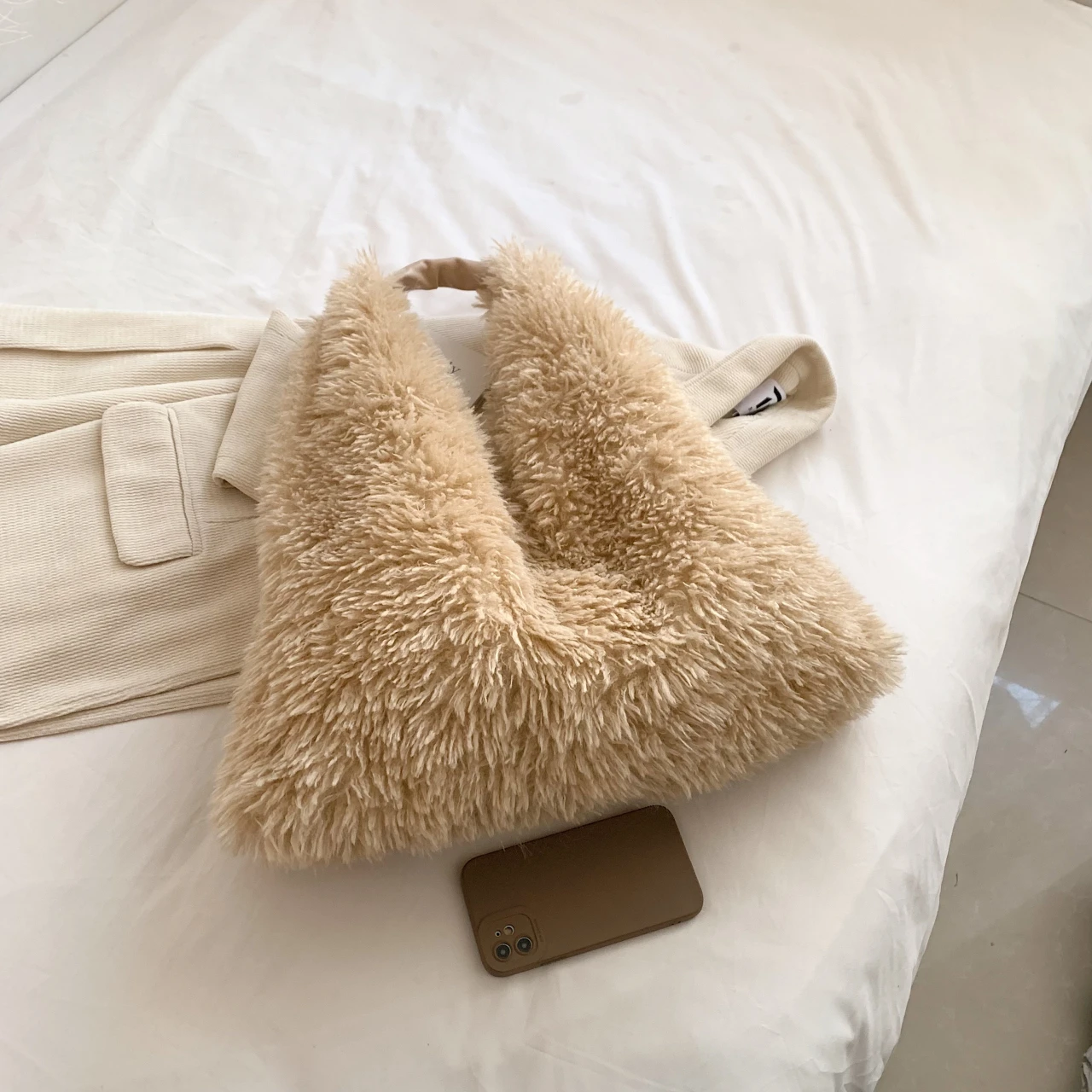 2024 Winter Frauen Tasche Mode Faux Pelz Schulter Tasche Weichen, Flauschigen Plüsch Handtasche Tote Große Kapazität Lamm Wolle Einkaufstasche Dame – Detail 14