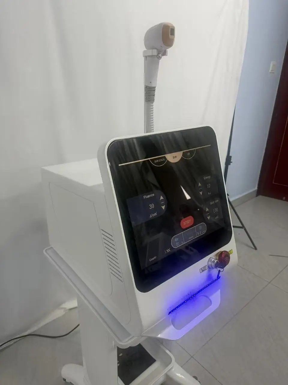 Ice-Cool Painless Diode Laser Hair Removal Machine 3 Precision Wavelengths 755nm 808nm 1064nm Definitive on All Skin Tones