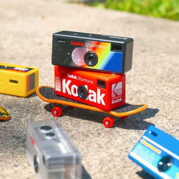 Nuova fotocamera Kodak Portachiavi Kodak 1987 Mini fotocamera digitale 1 pz Fotocamera a 6 colori spedita a caso come regalo di Capodanno