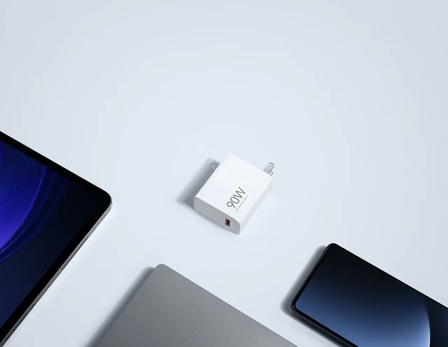 POCO スマートフォン 本体 90W充電器付き POCO スマートフォン 本体 90W充電器付き