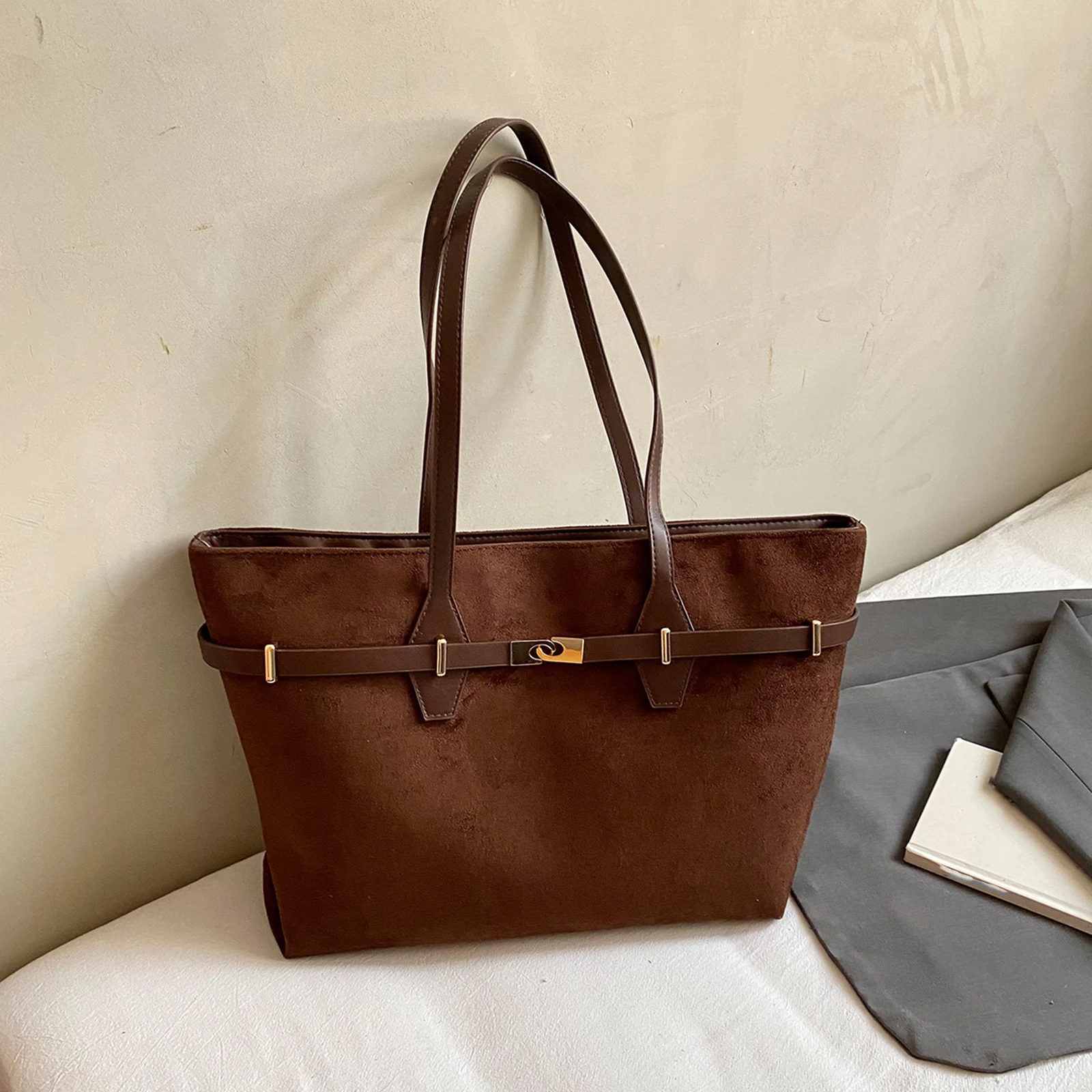 Women Faux Suede Large Capacity Tote Bags with Zipper Belt Decoration Handbag Niche Retro Tote Handbag for School Work Daily Use