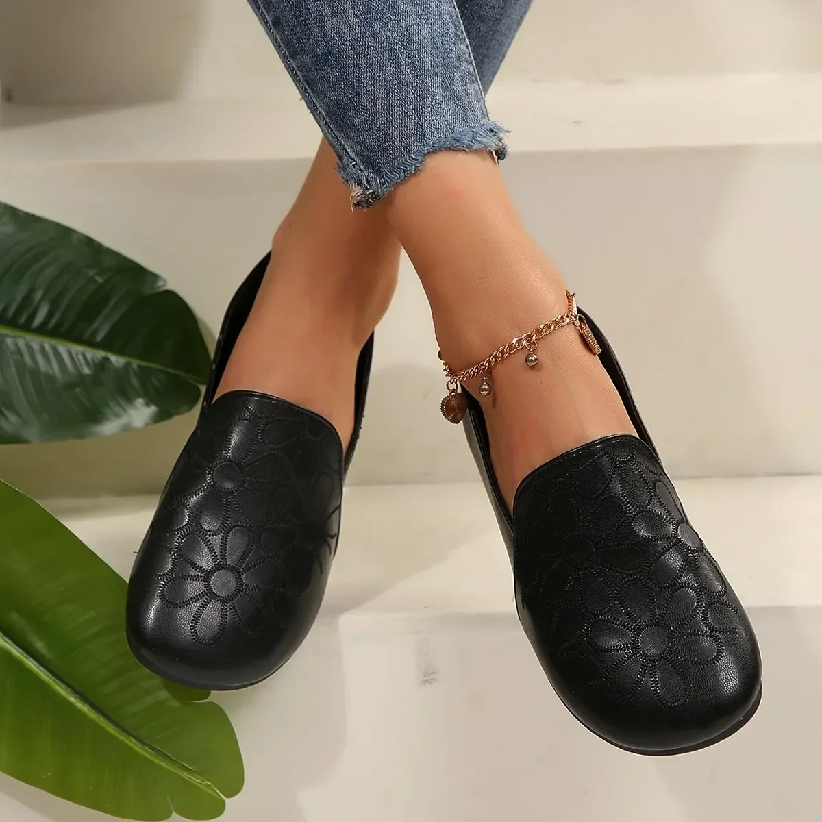Fashion Single Shoes for Women in Autumn New Style Embroidered Shallow Flats Ethnic Style Retro Women's Shoes