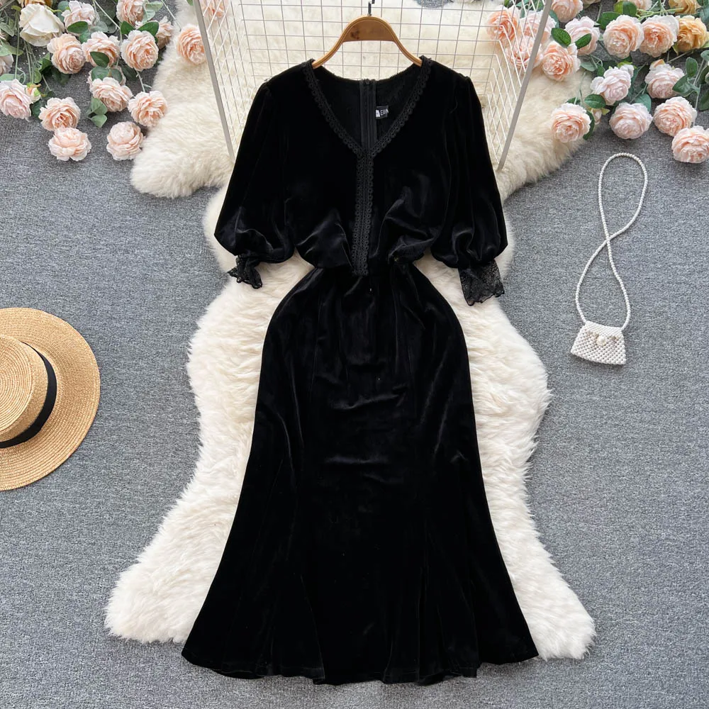 

Lace Embroidered Stitching Velvet Dress Women's Autumn and Winter Temperament French Chic V-neck Package Hip Fishtail Ladies Lon
