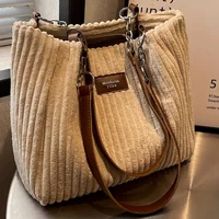 Sac fourre-tout élégant en velours côtelé pour femme, sac à bandoulière en peluche de grande capacité, sac de banlieue et de voyage polyvalent. 1